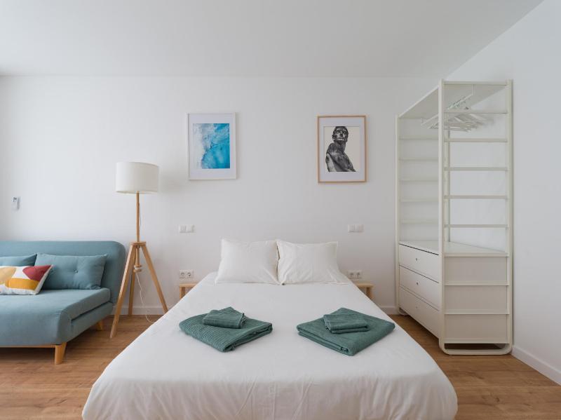 HomeForGuest Estudio Brisa Canteras con terraza - image 18