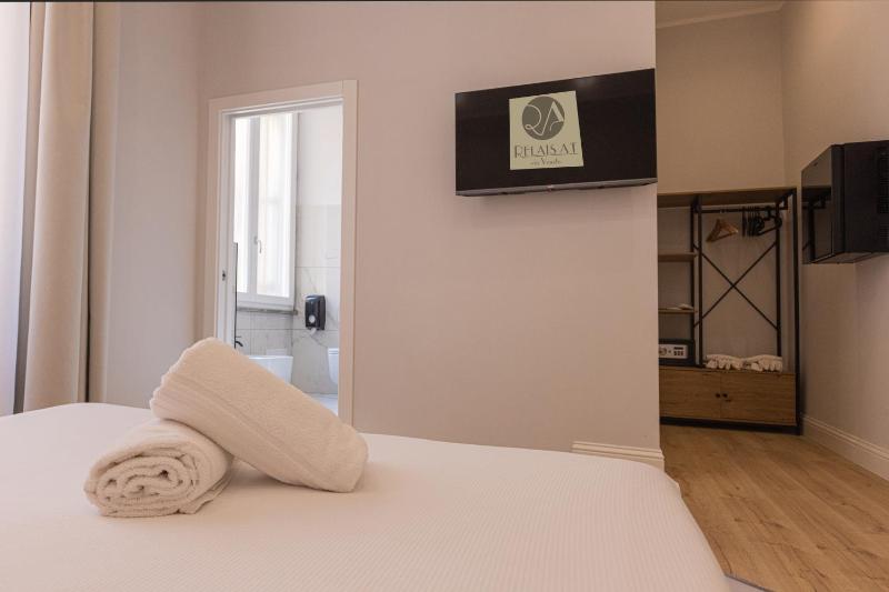Deluxe Double Room image 1