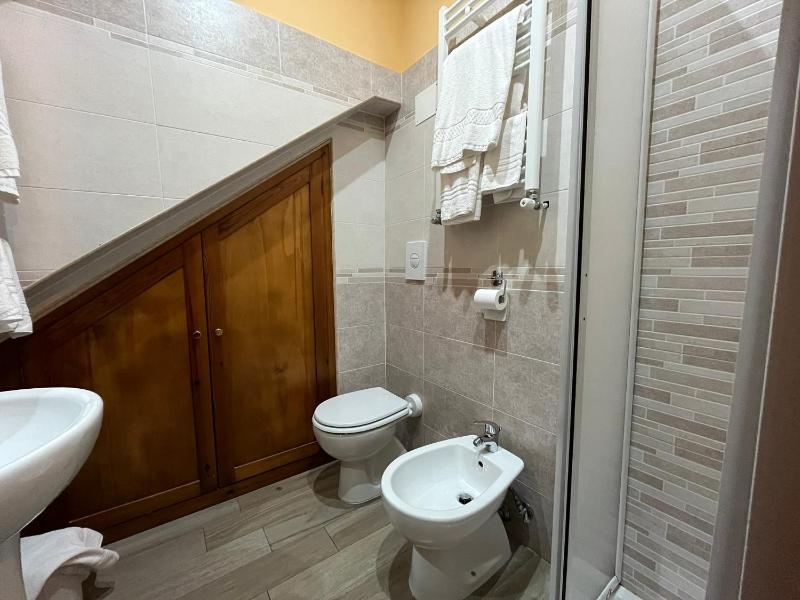 Large Double Room image 3