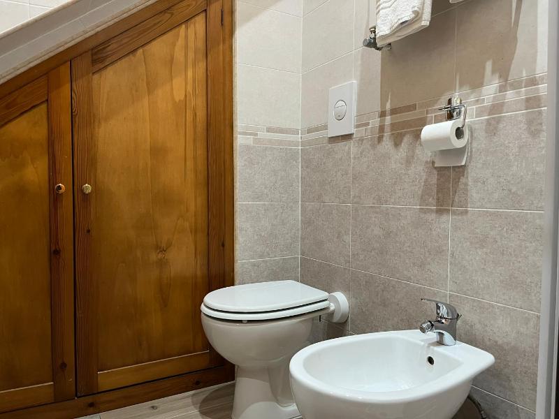 Large Double Room image 4