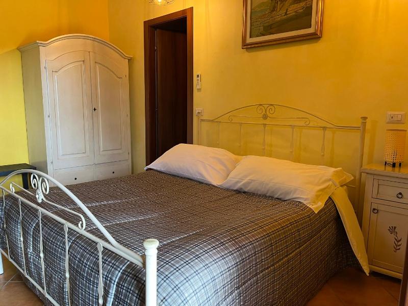 Large Double Room image 1