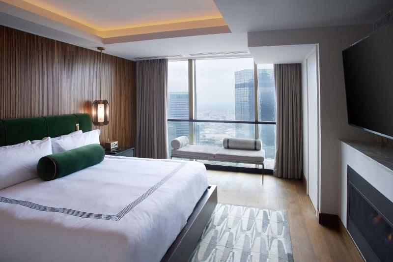 Thompson Dallas by Hyatt - image 13