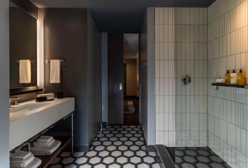 Thompson Dallas by Hyatt - image 6