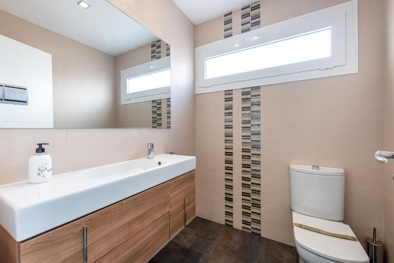 797 HOLIDAY RENTALS - Hermosa villa en playamar - image 39