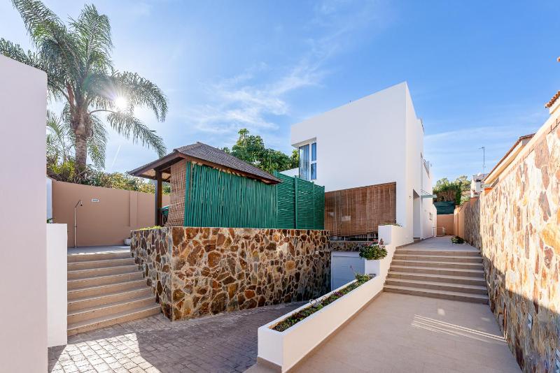 797 HOLIDAY RENTALS - Hermosa villa en playamar - image 27