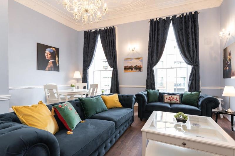 4 Poster Luxury Georgian Apartment - image 1
