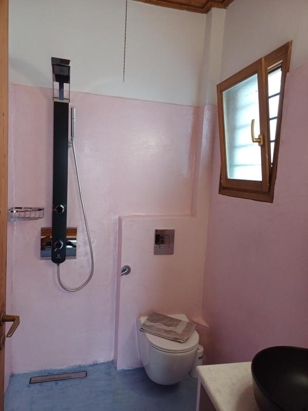 Studio (3 Adults) image 4