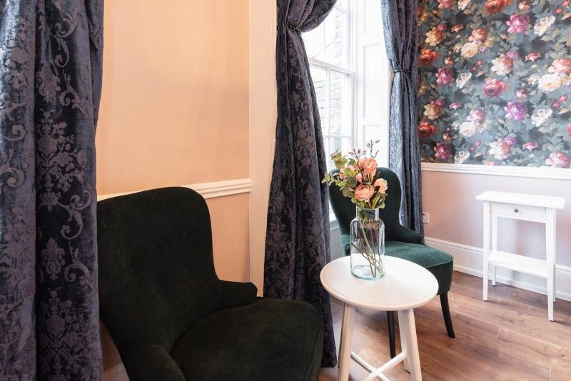4 Poster Luxury Georgian Apartment - image 14