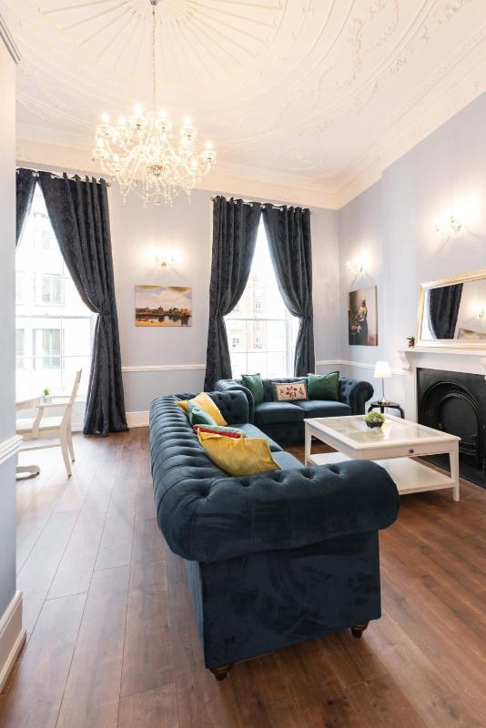 4 Poster Luxury Georgian Apartment - image 7