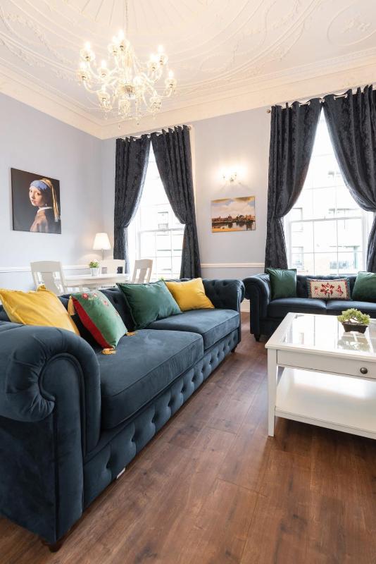 4 Poster Luxury Georgian Apartment - image 15