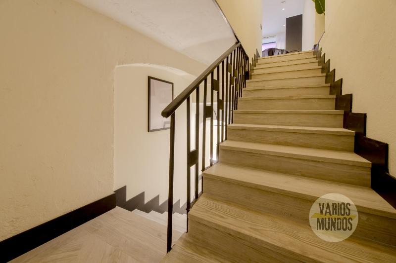 Deluxe Apt en el centro de Madrid para 9pax E3 - image 12