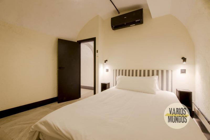 Deluxe Apt en el centro de Madrid para 9pax E3 - image 11