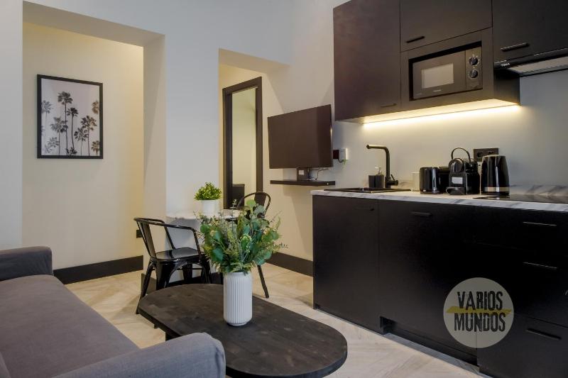 Iconic Apt en plena Plaza del Carmen para 4pax E3 - image 16