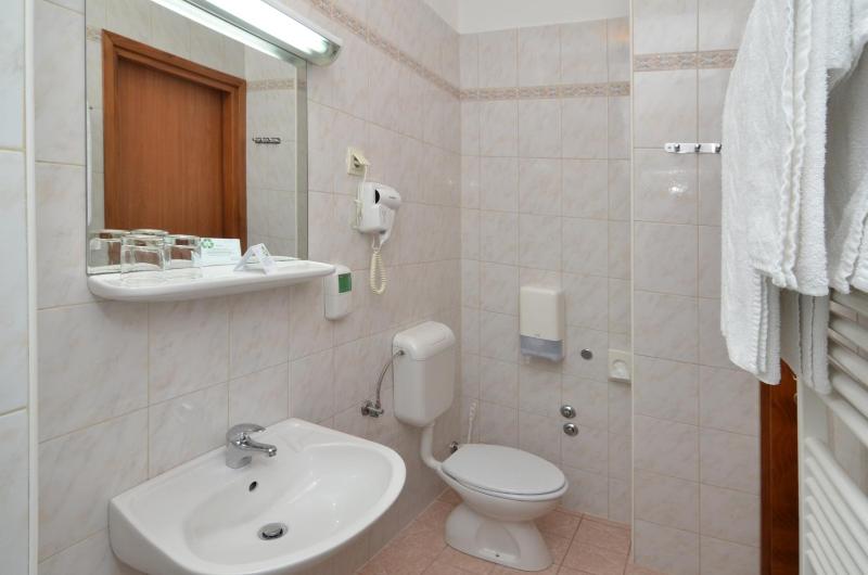 Comfort Twin Room image 2