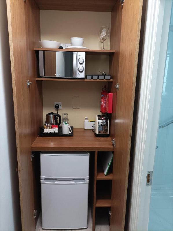 Tom Dick and Harriet's Accommodation - image 2