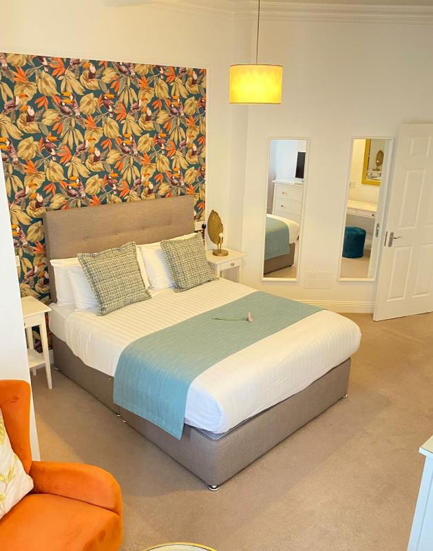 Tom Dick and Harriet's Accommodation - image 9