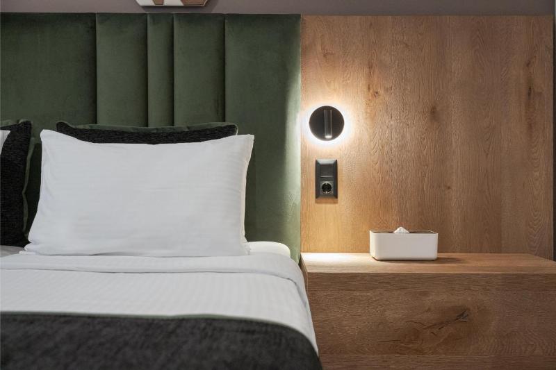 Superior Twin Room image 3