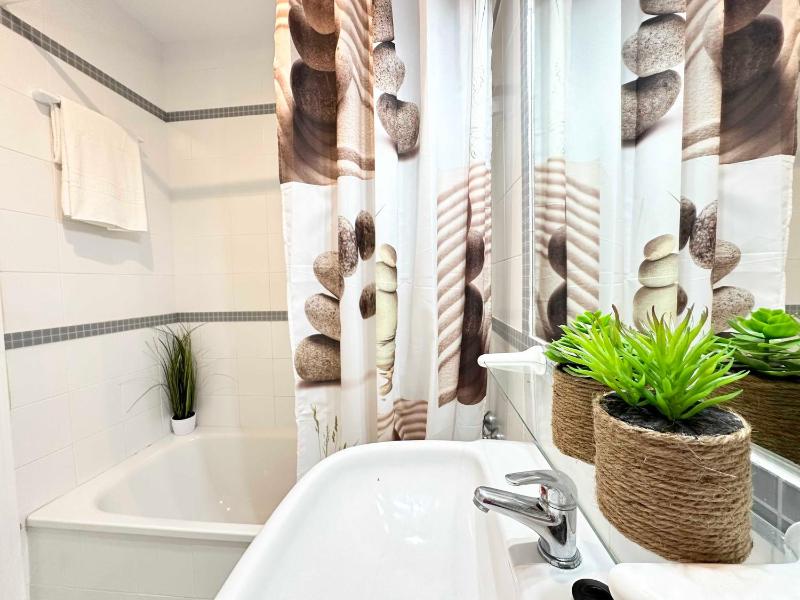 Two-Bedroom Apartment - Avenida Octavio Augusto image 4