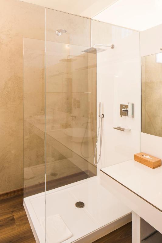 Design Double Room image 4