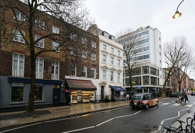 Double Room with Private Bathroom image 2