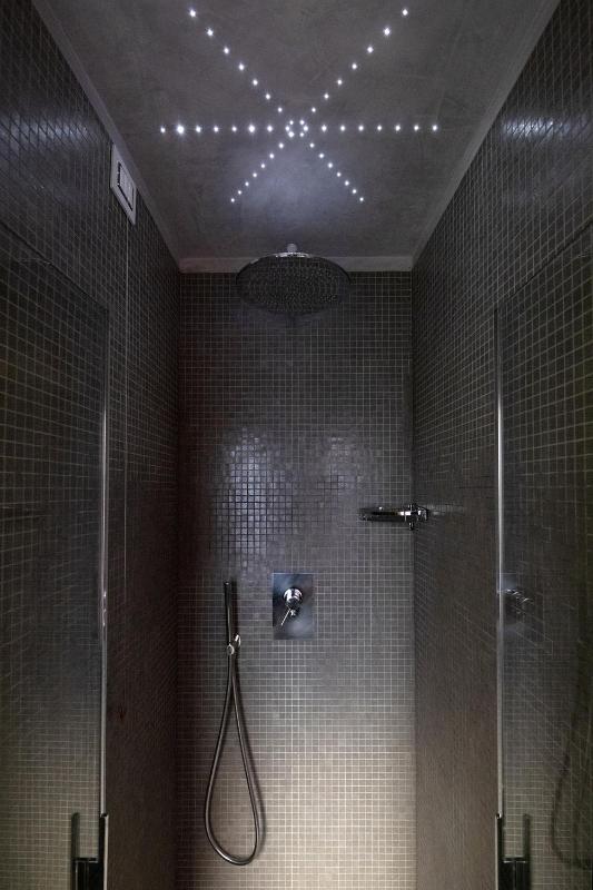 Junior Suite with Canal View image 3