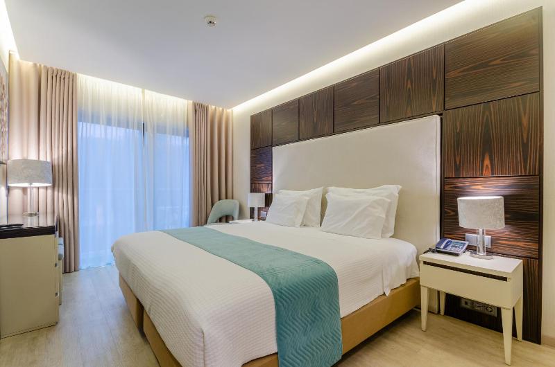 Deluxe Double Room image 2