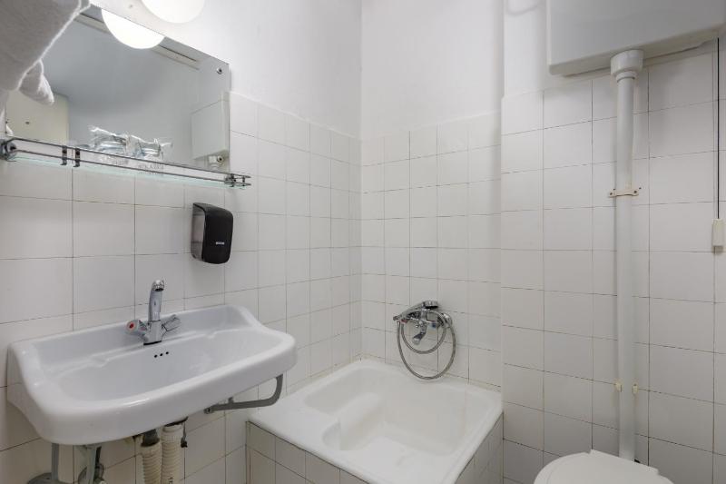 Economy Double or Twin Room image 2