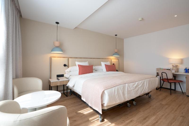 Premium Double or Twin Room image 1