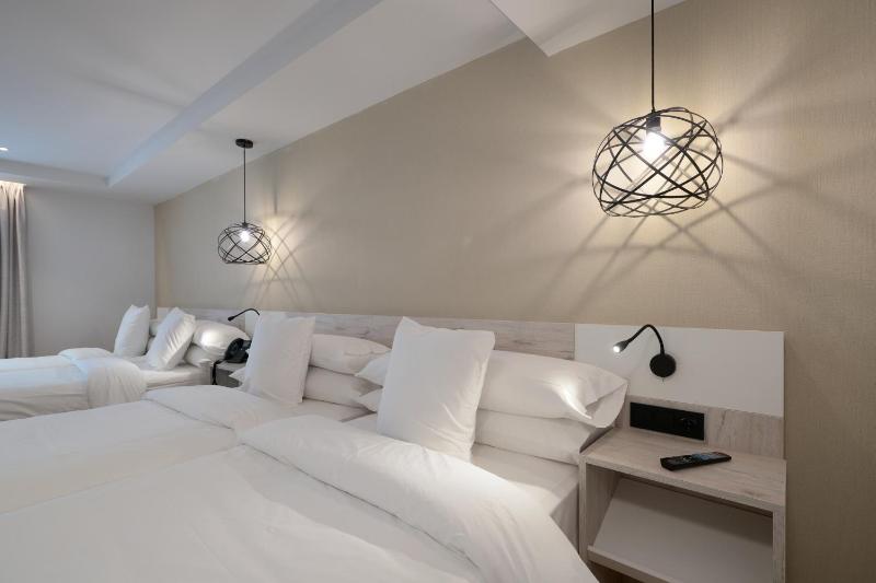 Family Room image 4