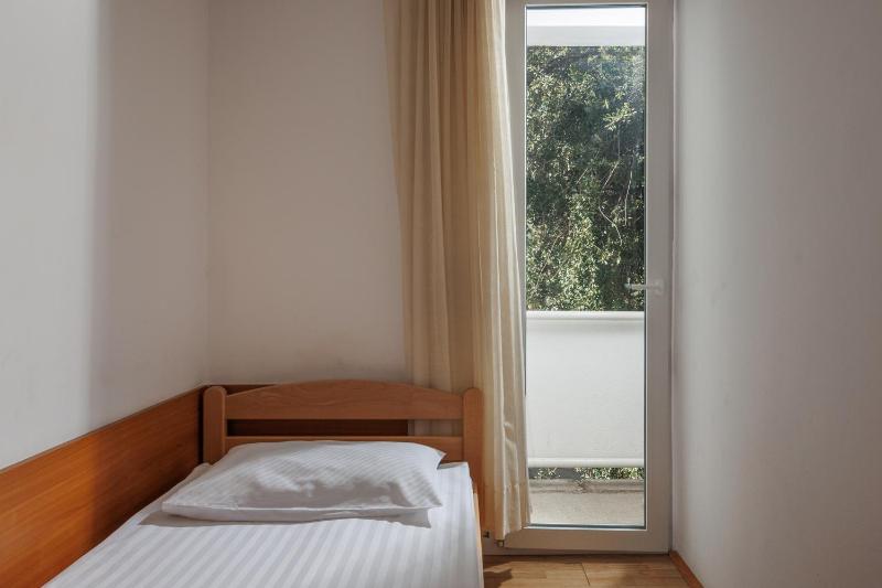 Economy Single Room image 3