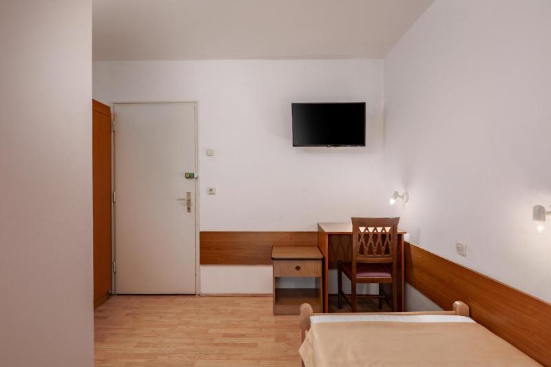 Economy Single Room image 4