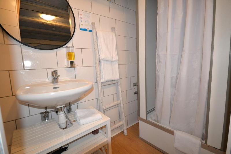 Small Double Room image 1