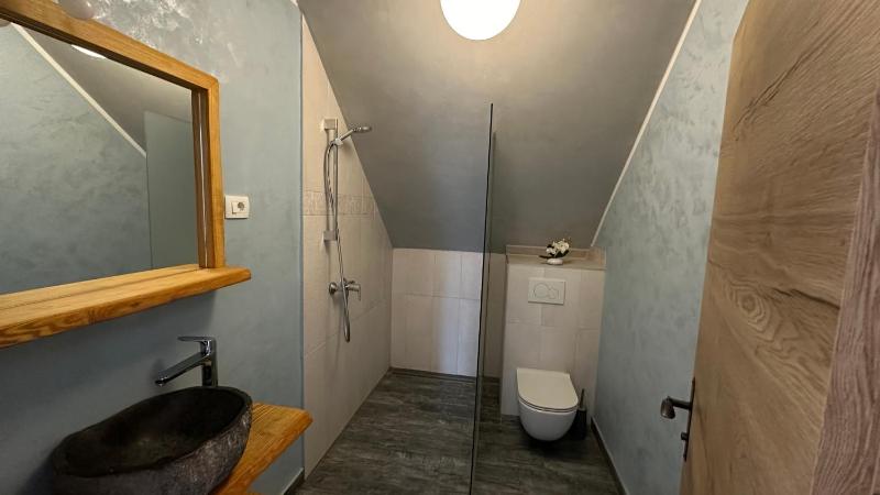 Deluxe Double Room with Balcony image 4