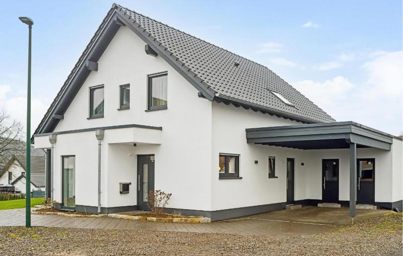 2 Bedroom Stunning Apartment In Attendorn Images