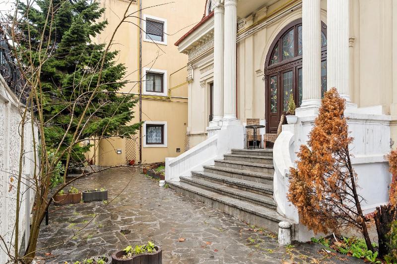 One Love Haven Apartment - image 3