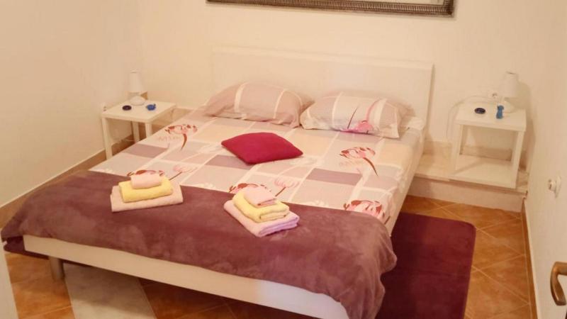 Standard One-Bedroom Apartment image 4