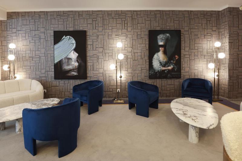 Hotel America - image 22