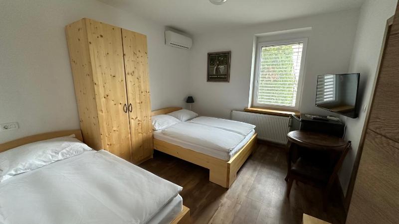 Triple Room with Garden View image 3
