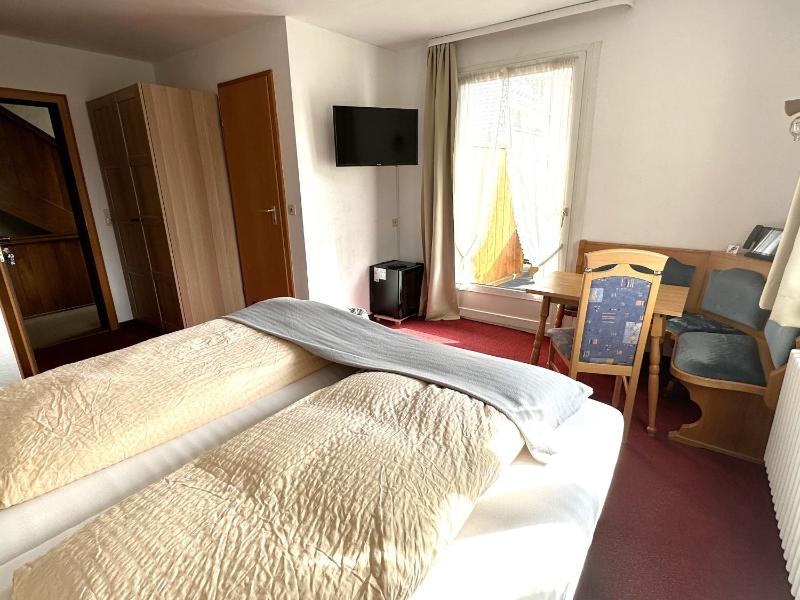 Double Room image 3