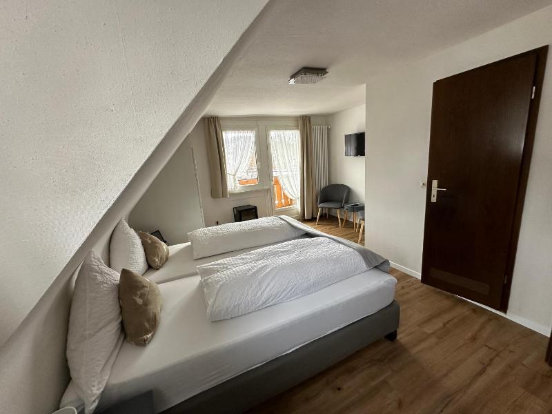 Double Room image 4