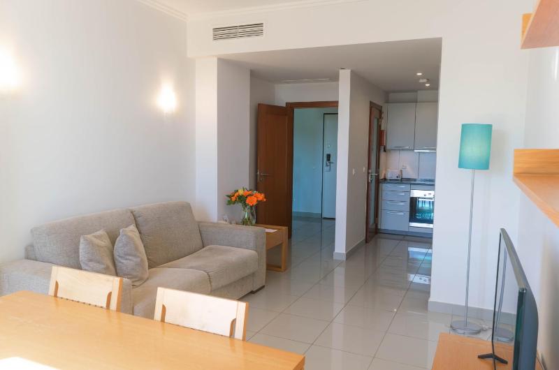 One-Bedroom Suite (2 Adults + 2 Children) image 3