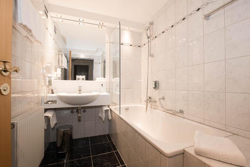 Family Room (Studio) image 4