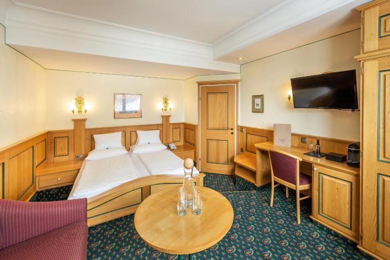 Family Room (Studio) image 3