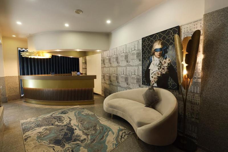 Hotel America - image 13