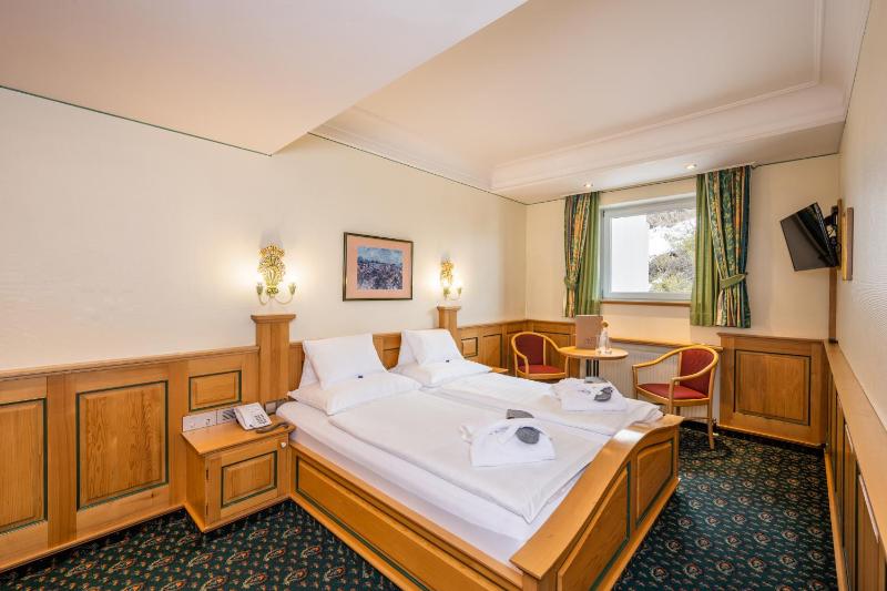 Family Room (2 Adults + 2 Children up to 15 years) image 4