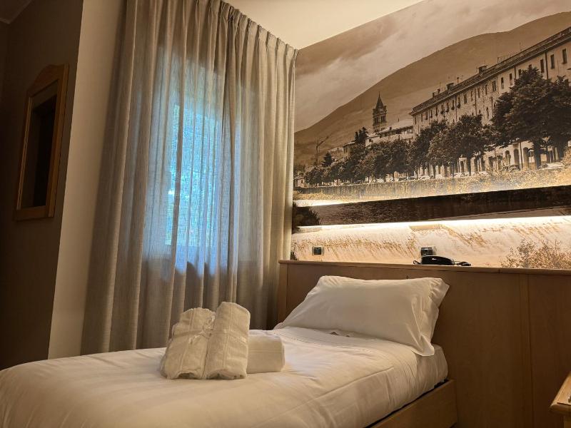 Superior Single Room image 1