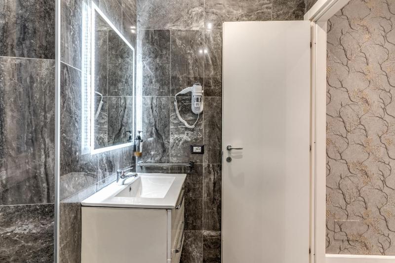 Double or Twin Room image 4