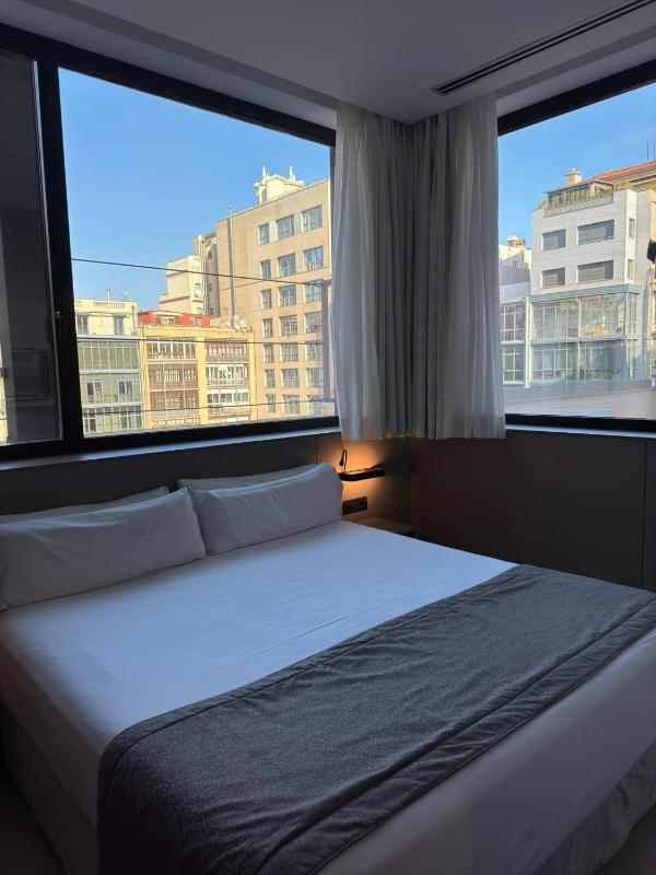 Superior Double Room with Terrace and Jacuzzi image 4