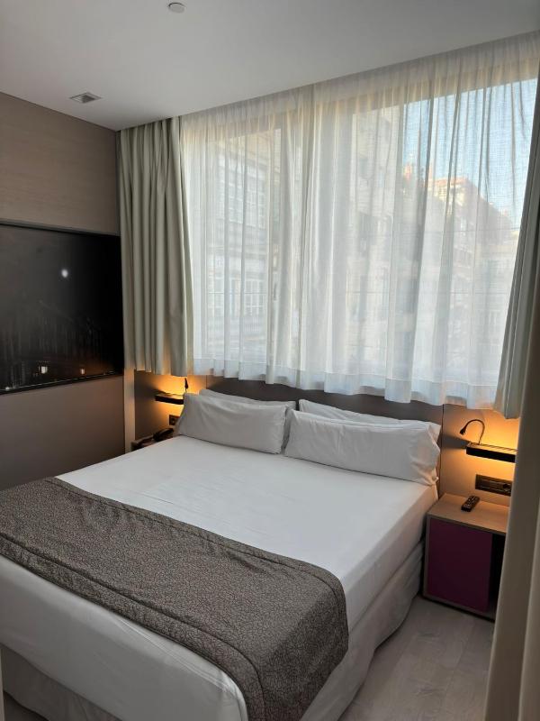 Superior Double Room with Terrace and Jacuzzi image 3