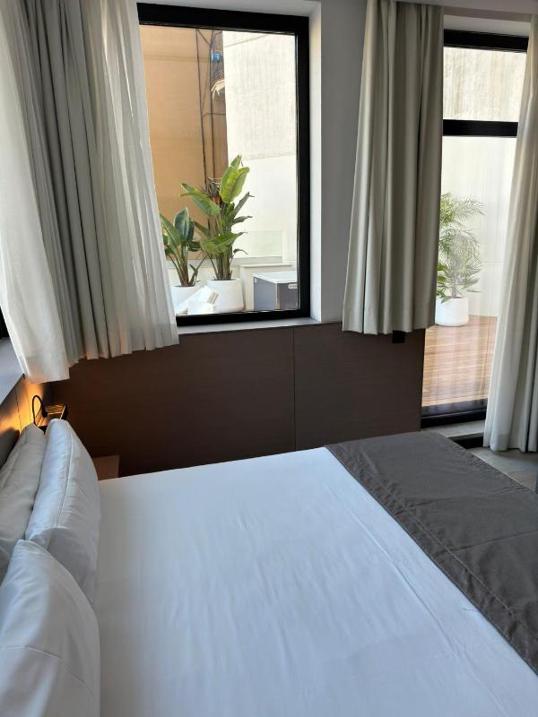 Superior Double Room with Terrace and Jacuzzi image 2